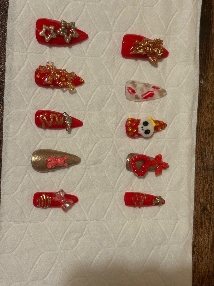 theyvonster's tweet photo. Panty Anarchy inspired nails ❤️💛 https://t.co/JCK404t7mI