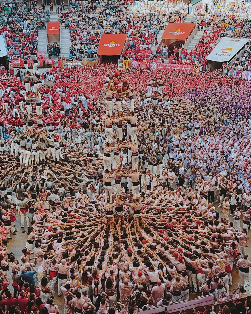 xiquetstgn's tweet photo. Gràcies a TOTHOM qui ha lluït la Tau al pit i ha defensat la ratllada fins al final.

No ha estat el concurs que esperàvem ni mereixem. Però no podem fer res més que SEGUIR.

MÉS #MATALASSERAMENT QUE MAI!

AMUNT, XIQUETS!

#castells #xiquetsdetarragona https://t.co/usgHTRobJm