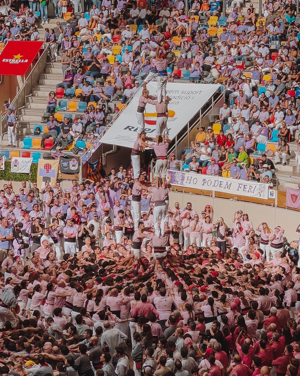 xiquetstgn's tweet photo. Gràcies a TOTHOM qui ha lluït la Tau al pit i ha defensat la ratllada fins al final.

No ha estat el concurs que esperàvem ni mereixem. Però no podem fer res més que SEGUIR.

MÉS #MATALASSERAMENT QUE MAI!

AMUNT, XIQUETS!

#castells #xiquetsdetarragona https://t.co/usgHTRobJm