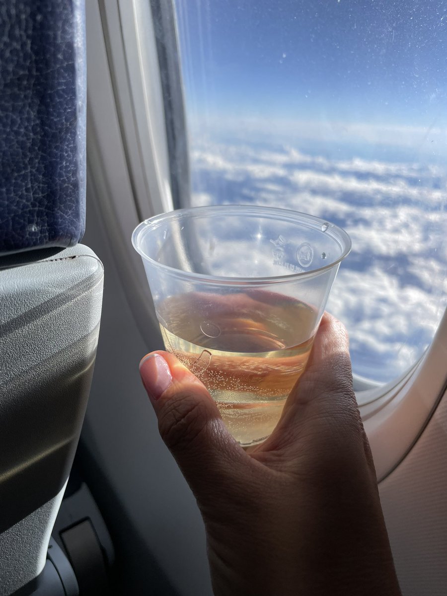 Drinks in the sky #holidayvibes
 ✈️☀️🕶️