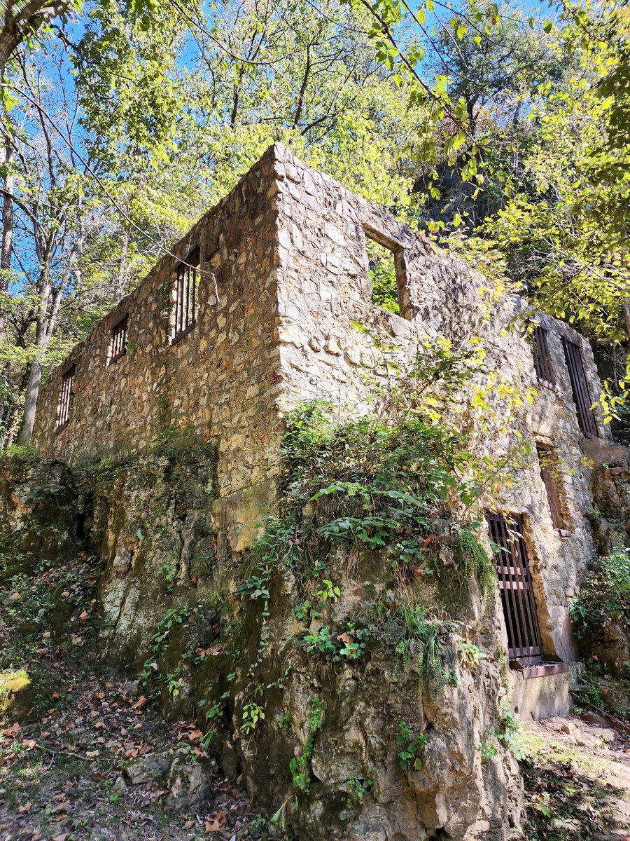 sarahkendzior's tweet photo. I canoed an Ozarks river to the ruins of a hospital built in the 1930s by a man who believed the springs had mystical healing properties https://t.co/oQcWLNkJUR