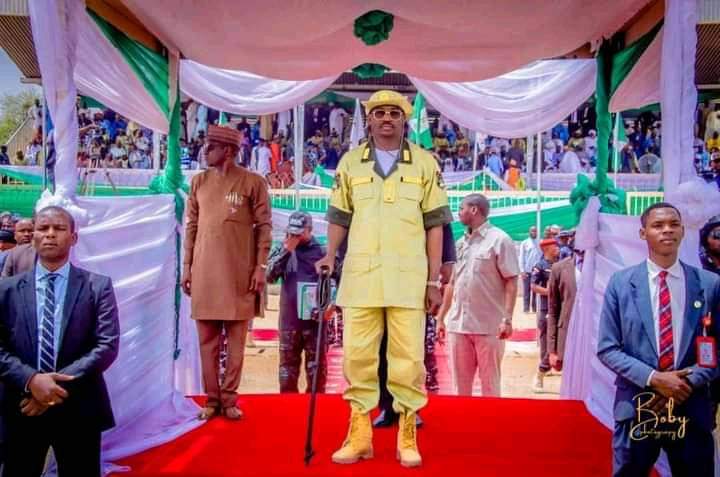 honnaseerbazzah's tweet photo. Governor Ahmed Aliyu’s Comprehensive Approach to Security.

Upon assuming office on May 29, 2023, Governor @Ahmedaliyuskt of Sokoto State made security his top priority in a 9-point agenda for his administration. In just over a year, his decisive actions have yielded remarkable results, positioning him as a leading figure in tackling banditry and insecurity in the region. Here is an overview of his progress from May 29, 2023, to October 1, 2024:

1.Fighting Banditry Head-On: Under Governor Aliyu’s leadership, over 437 notorious bandits have been neutralized by security forces, marking a significant step in restoring peace to Sokoto State.

2.Clearing Inherited Debts: He inherited a security allowance debt of N974 million from the previous administration. Within months, he did not only cleared the debt but also increased the security forces’ monthly allowances by 200%, motivating them to continue their fight against banditry.

3.Advanced Security Equipment: Governor Aliyu is the only state governor in Nigeria to procure Buffalo Hilux vehicles for security agencies, matching the advanced logistical support provided by the federal government under President Tinubu.

4.Strategic Security Meetings: He initiated a weekly meeting with security heads every Sunday to assess the state’s security situation and devise immediate action plans.

5.Logistical Support: In his first 100 days, Governor Aliyu donated 70 patrol Hilux vehicles and 320 motorcycles to the Joint Task Force (JTF) operating in Sokoto East, boosting mobility and operational efficiency.

6.Real-Time Security Monitoring: He established a security operations center within his office to monitor real-time security operations in the forests, providing direct oversight and encouragement to the forces.

7.Collaboration with Vigilantes: Governor Aliyu offered the highest salary scales for security personnel and strengthened ties with vigilante groups and hunters, further bolstering efforts against bandits.

8.Local Security Infrastructure: The governor constructed security offices in all 23 Local Government Areas (LGAs) to support the Community Guard Corps and other agencies, improving coordination at the grassroots level.

9.Hostage Rescues: His administration successfully rescued 7,658 captives from bandit hideouts without paying any ransom, reuniting them with their families.

10.Preventing Attacks: Using intelligence gathered through security networks, 79 bandit attacks were neutralized across various communities, showcasing the effectiveness of proactive defense.

11.Expanding Surveillance: The governor also donated 50 surveillance vehicles and 710 motorcycles to security forces and volunteers, enhancing their ability to detect and respond to threats.

12.Night Surveillance: For urban security, Governor Aliyu provided 20 new Hilux vans for late-night surveillance in Sokoto’s main city, improving safety after midnight.

13.Spiritual Interventions: Understanding the need for multifaceted solutions, Governor Aliyu enlisted the support of Muslim clerics to offer prayers for divine intervention in tackling the security challenges. His belief in prayer underscores his holistic approach to governance.

14.Partnerships with National Security Chiefs: Governor Aliyu held strategic, closed-door meetings with top military officials, including the Chief of Defence Staff and the Chief of Army Staff, to strengthen cooperation on security matters.

https://t.co/mUi49XdER6 Access Roads: When the military cited challenges accessing bandit hideouts, the governor approved the construction of over 127km of security roads to improve mobility and strike capabilities in the forests and hills.

16.Rapid Response Committee: Governor Aliyu formed a rapid response committee to provide immediate shelter, food, water, clothing, and medication to victims of bandit attacks, ensuring that affected communities receive timely support.