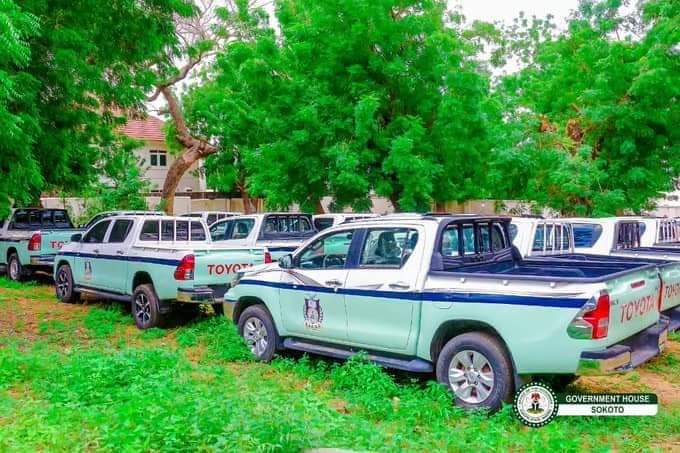honnaseerbazzah's tweet photo. Governor Ahmed Aliyu’s Comprehensive Approach to Security.

Upon assuming office on May 29, 2023, Governor @Ahmedaliyuskt of Sokoto State made security his top priority in a 9-point agenda for his administration. In just over a year, his decisive actions have yielded remarkable results, positioning him as a leading figure in tackling banditry and insecurity in the region. Here is an overview of his progress from May 29, 2023, to October 1, 2024:

1.Fighting Banditry Head-On: Under Governor Aliyu’s leadership, over 437 notorious bandits have been neutralized by security forces, marking a significant step in restoring peace to Sokoto State.

2.Clearing Inherited Debts: He inherited a security allowance debt of N974 million from the previous administration. Within months, he did not only cleared the debt but also increased the security forces’ monthly allowances by 200%, motivating them to continue their fight against banditry.

3.Advanced Security Equipment: Governor Aliyu is the only state governor in Nigeria to procure Buffalo Hilux vehicles for security agencies, matching the advanced logistical support provided by the federal government under President Tinubu.

4.Strategic Security Meetings: He initiated a weekly meeting with security heads every Sunday to assess the state’s security situation and devise immediate action plans.

5.Logistical Support: In his first 100 days, Governor Aliyu donated 70 patrol Hilux vehicles and 320 motorcycles to the Joint Task Force (JTF) operating in Sokoto East, boosting mobility and operational efficiency.

6.Real-Time Security Monitoring: He established a security operations center within his office to monitor real-time security operations in the forests, providing direct oversight and encouragement to the forces.

7.Collaboration with Vigilantes: Governor Aliyu offered the highest salary scales for security personnel and strengthened ties with vigilante groups and hunters, further bolstering efforts against bandits.

8.Local Security Infrastructure: The governor constructed security offices in all 23 Local Government Areas (LGAs) to support the Community Guard Corps and other agencies, improving coordination at the grassroots level.

9.Hostage Rescues: His administration successfully rescued 7,658 captives from bandit hideouts without paying any ransom, reuniting them with their families.

10.Preventing Attacks: Using intelligence gathered through security networks, 79 bandit attacks were neutralized across various communities, showcasing the effectiveness of proactive defense.

11.Expanding Surveillance: The governor also donated 50 surveillance vehicles and 710 motorcycles to security forces and volunteers, enhancing their ability to detect and respond to threats.

12.Night Surveillance: For urban security, Governor Aliyu provided 20 new Hilux vans for late-night surveillance in Sokoto’s main city, improving safety after midnight.

13.Spiritual Interventions: Understanding the need for multifaceted solutions, Governor Aliyu enlisted the support of Muslim clerics to offer prayers for divine intervention in tackling the security challenges. His belief in prayer underscores his holistic approach to governance.

14.Partnerships with National Security Chiefs: Governor Aliyu held strategic, closed-door meetings with top military officials, including the Chief of Defence Staff and the Chief of Army Staff, to strengthen cooperation on security matters.

https://t.co/mUi49XdER6 Access Roads: When the military cited challenges accessing bandit hideouts, the governor approved the construction of over 127km of security roads to improve mobility and strike capabilities in the forests and hills.

16.Rapid Response Committee: Governor Aliyu formed a rapid response committee to provide immediate shelter, food, water, clothing, and medication to victims of bandit attacks, ensuring that affected communities receive timely support.