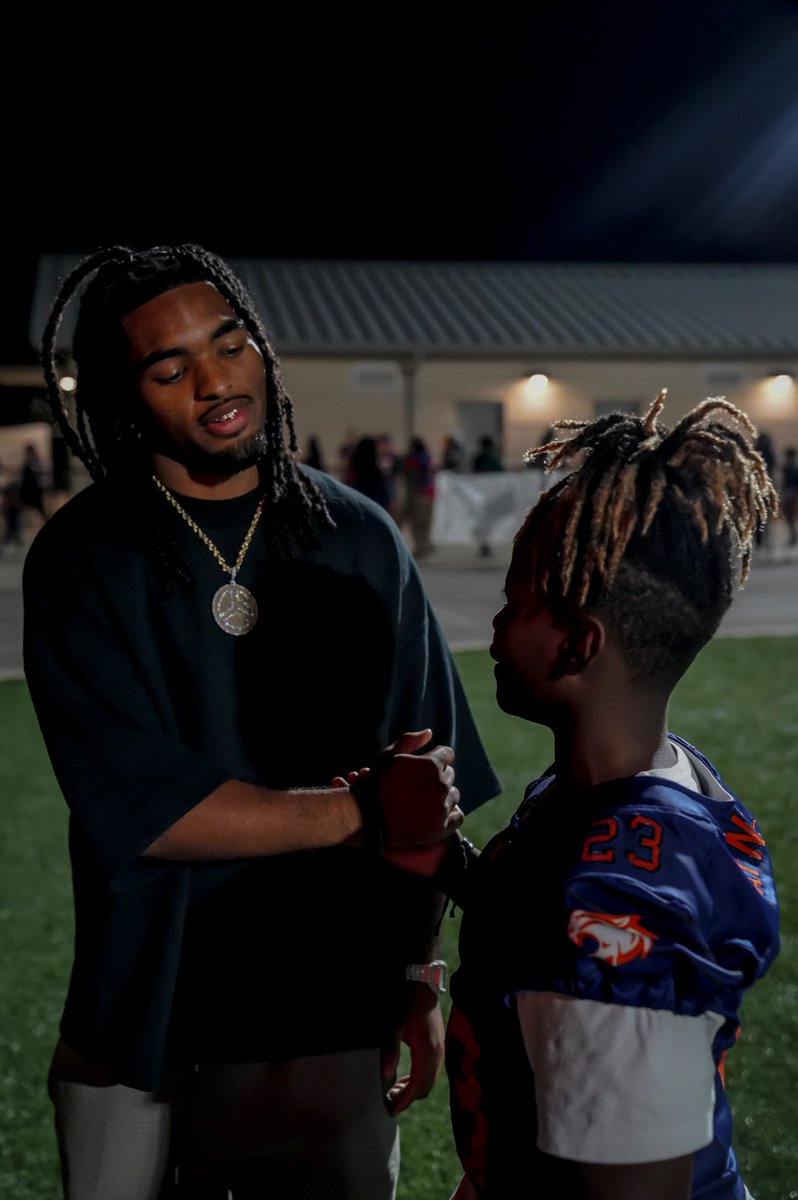 Cam’Ron ”KILLA” Silmon-Craig🕺🏼 (@camronsilmon7) on Twitter photo ITS BIGGER THAN ME❤️
FOREVER HUMBLE AND GRATEFUL TO BE A BLESSING TO MY COMMUNITY YALL MEAN THE MOST TO ME❤️ <a href="/WILDCATS_FTBL/">Fultondale Football</a> ITS BIGGER THAN ME❤️
FOREVER HUMBLE AND GRATEFUL TO BE A BLESSING TO MY COMMUNITY YALL MEAN THE MOST TO ME❤️ <a href="/WILDCATS_FTBL/">Fultondale Football</a>