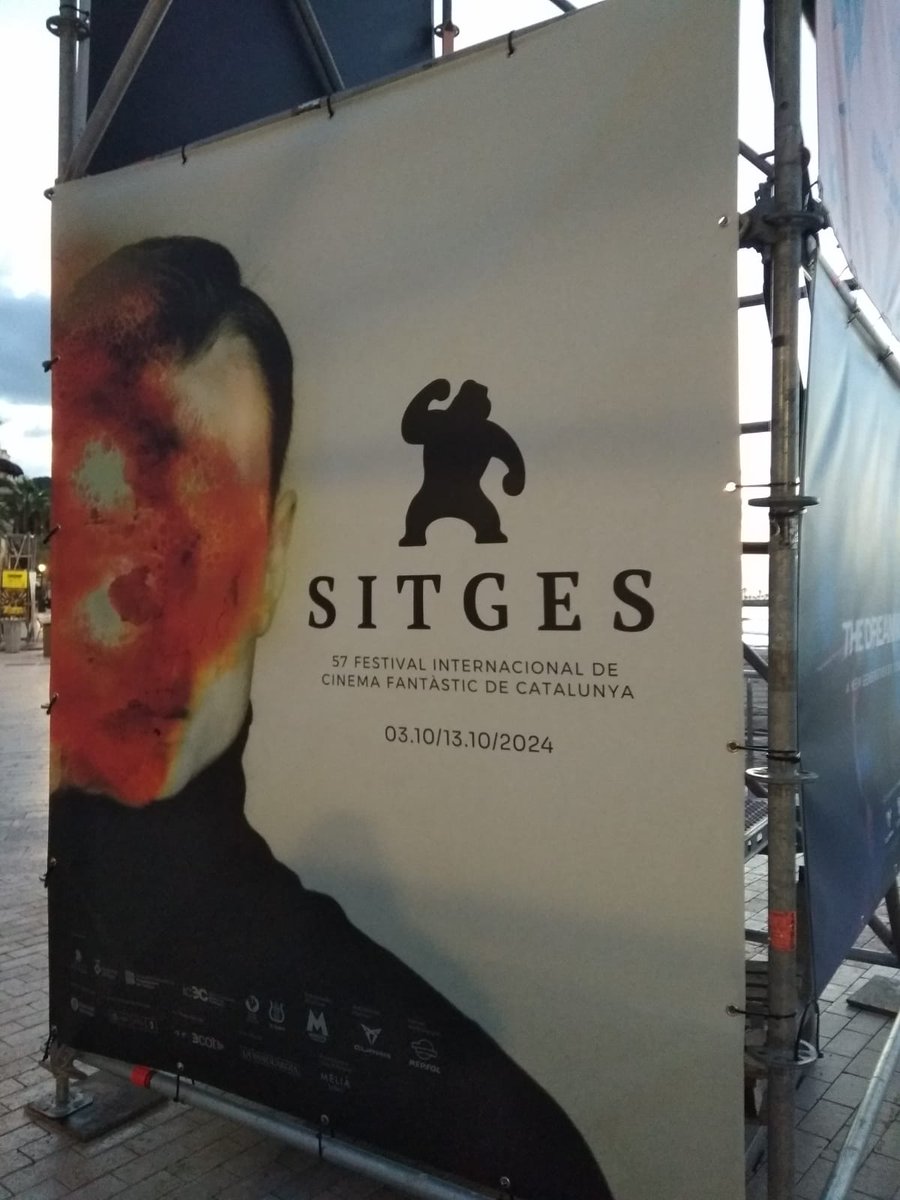 DragonzFilms's tweet photo. EL DURO ¡Estrenamos en Sitges! 

Día: 11/10/2024 
Hora: 22:00 horas.
Sección: BRIGADOON
Sala: Llevant

Si quieres disfrutar de una buena "Ensalada de ostias con entrantes" no debes perderte el estreno de EL DURO el 11 de Octubre en la Sección BRIGADOON a las 22:00 horas. https://t.co/1Y1UZ39NER