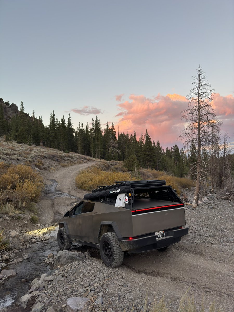 UranderOfficial's tweet photo. New shoes, fall views, and rugged roads 🍂 The Cybertruck owning Highway 395. #Cybertruck #CybertruckLife #AdventureReady #FallColors #urander #overlanding https://t.co/IhydNoXdZw