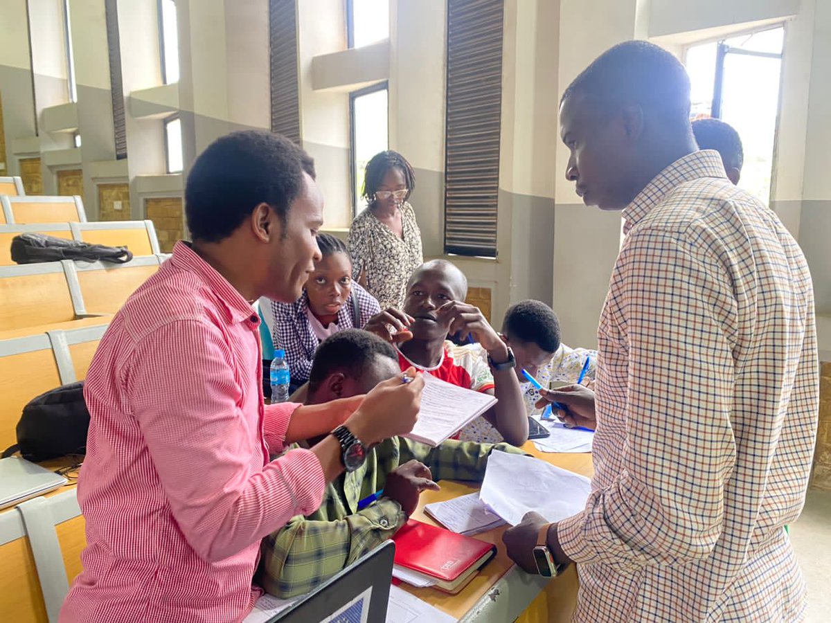 Wanwod2017's tweet photo. WDO joined 21 other forward-thinking innovators across Sierra Leone for a 5-day Youth-Led Green Solutions Innovation Bootcamp. Hosted by UNDP and EPA Sierra Leone, this event honed skills in design thinking, environmental smart initiatives, and sustainable business models. https://t.co/fD5uZCZVLq