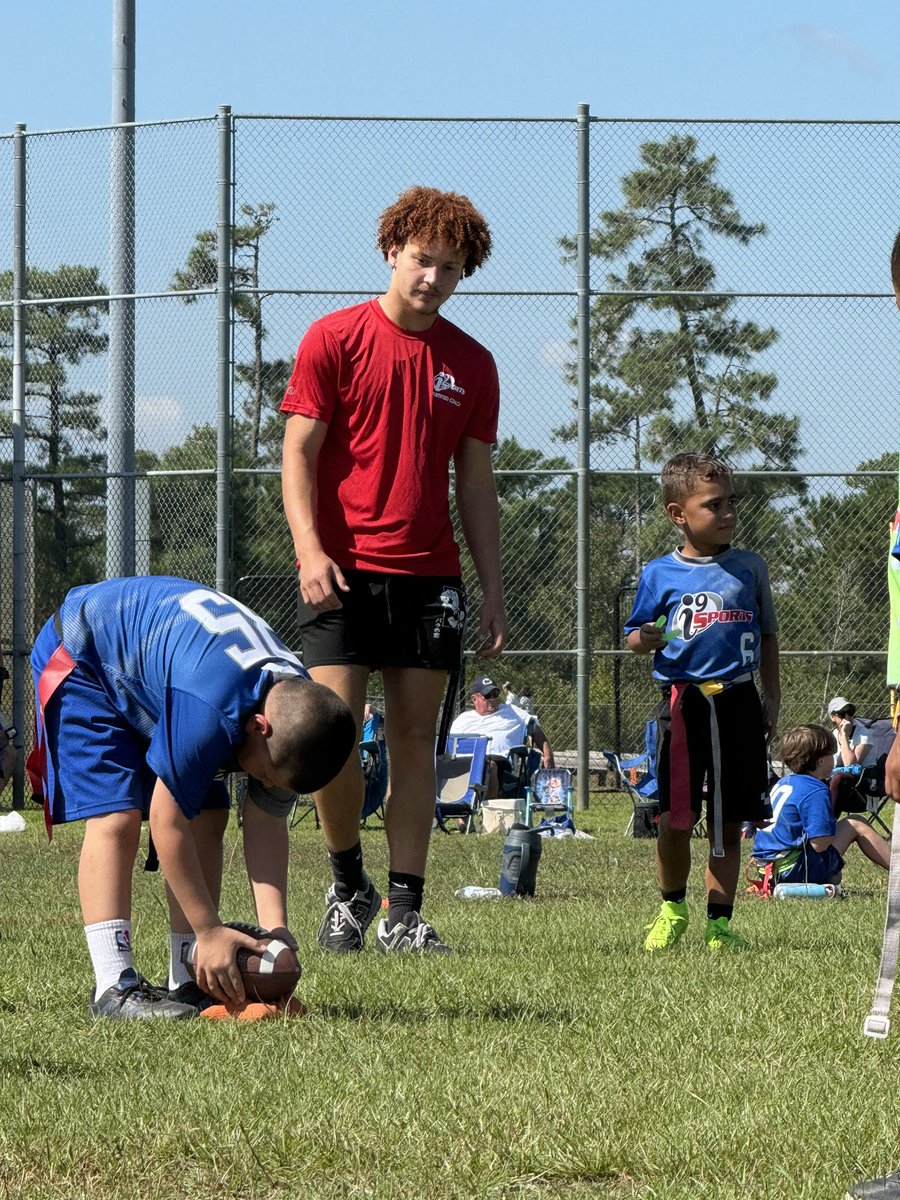 elijah_hebron's tweet photo. I am always reminded by my parents and @CoachTeachey1 @the_ironmonster how important it is to serve others.  And I’m blessed to have the opportunity to serve and  mentor the youth in my community.  Serve on Sundays…..make time for the youth!  @i9Sports 

Mark 10:45 - "For even the Son of Man came not to be served but to serve, and to give His life as a ransom for many.”