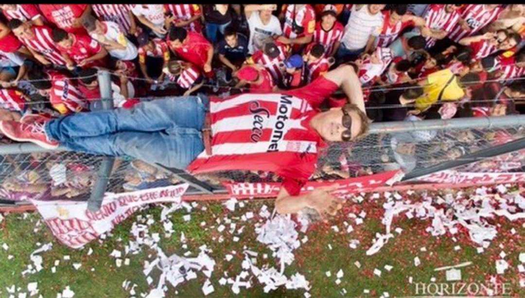 EmmanuelGR_97's tweet photo. La vida del hincha de San Martín desde que volvió el Caco García https://t.co/tLlofW75cn