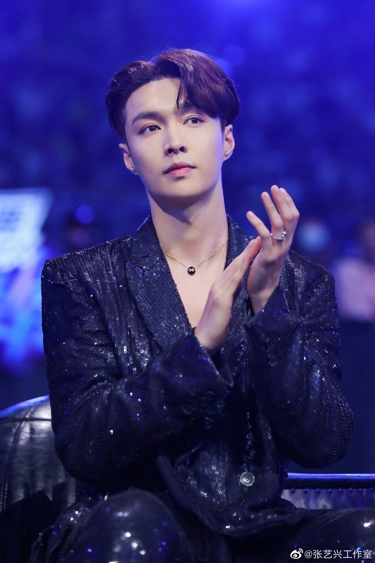 VincentByun's tweet photo. Feliz cumpleaños al Rey de China 
Te amo Yixing, gracias por siempre dar lo mejor para tus fans y demostrarnos tanto Amor ❤️ 
#StageKingLAYDay #HappyLAYDay #LAY #张艺兴 @layzhang https://t.co/fRzkXsP01v