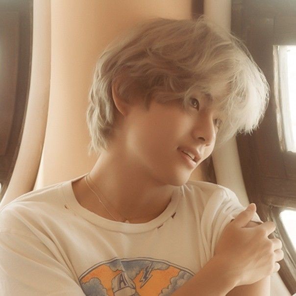 bluvkv's tweet photo. au #kookv #kooktaeau 

Donde j/k y t/h son la pareja más linda y amada de la universidad pero ¿qué pasaría si j/k se entera que un estudiante de intercambio está enamorado de su omega y no se despega de él en clases?

•omegaverse
•leve drama https://t.co/atBWhhGrw1