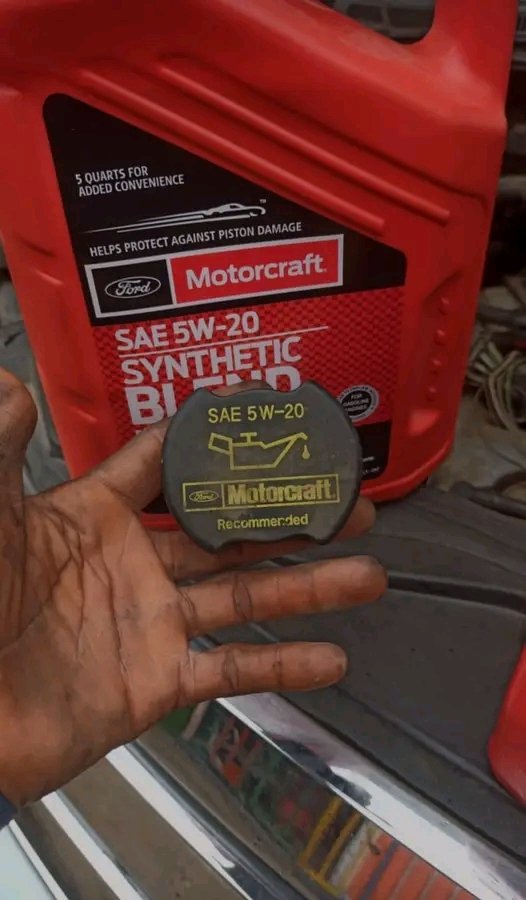 KautosHub's tweet image. Always Stick to the Recommended Engine and Gear Oil for a Better Performance and a Healthy Engine and Transmission 

Fully Synthetic Engine Oil is more fuel efficient than Mineral Oil
 #FullySyntheticEngineOil #FuelPumpAssembly #engineoilservice #carscontent #evaporativeleak