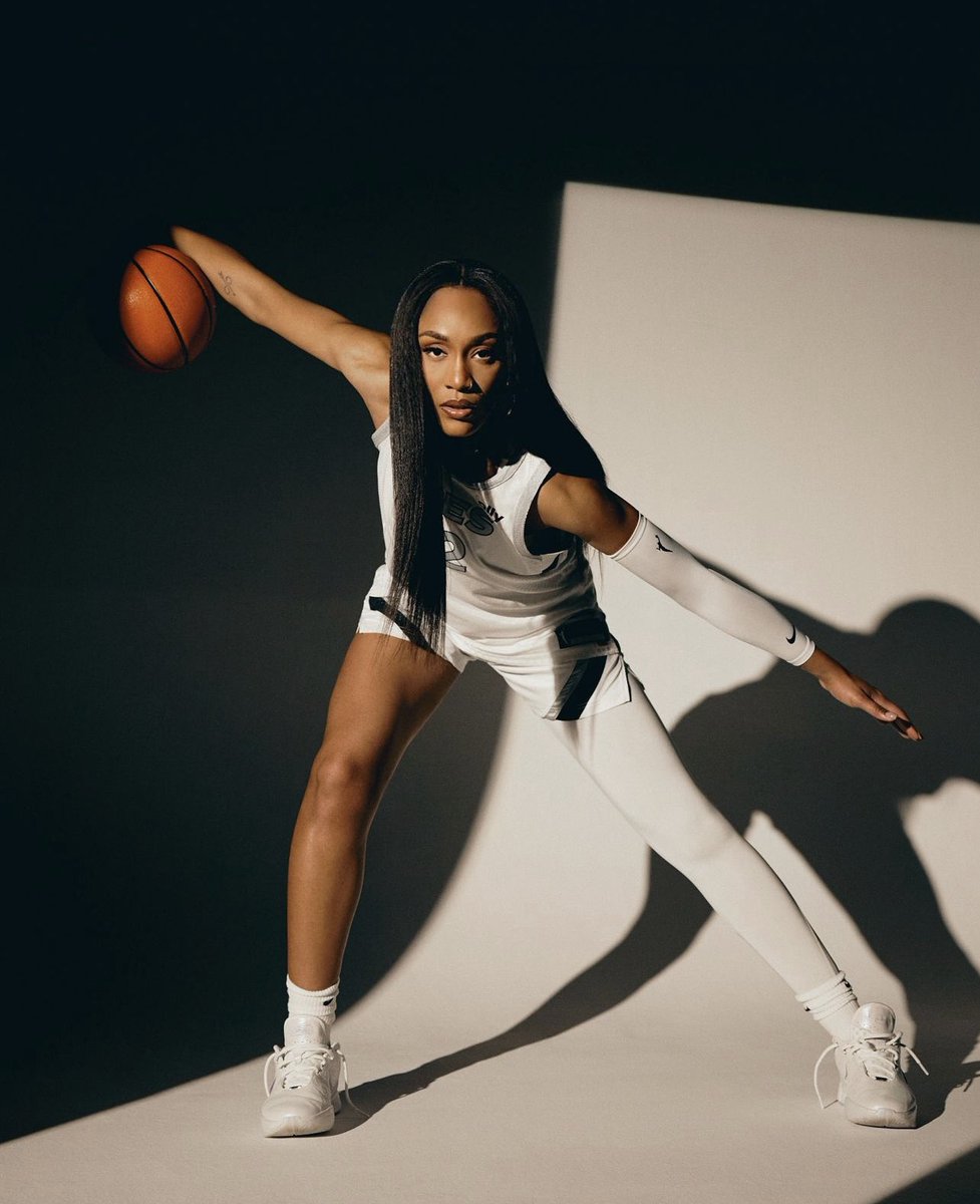 The first player to score 1,000 points in a single season. The first to sweep both WNBA Rookie of the Year and MVP honors unanimously. Countless records shattered along the way. A'ja Wilson's season wasn't just memorable—it was legendary. ✨💐 #WNBA