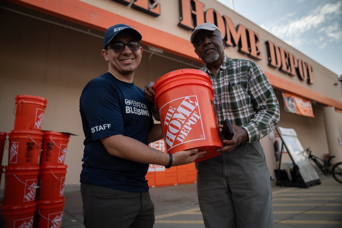 #TeamDepot will also pass out free disaster relief kits to those impacted by Hurricane #Helene at @homedepot locations in Asheville
 
10/7 starting at 9 a.m. 1 kit per vehicle, while supplies last
 
1️⃣ Home Depot Asheville
2️⃣ Home Depot West Asheville
3️⃣ Home Depot Hendersonville