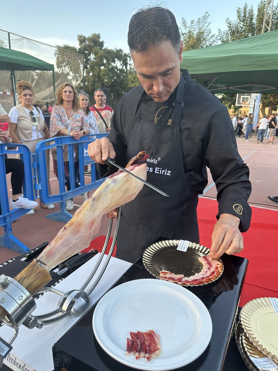 Jamon_Lovers's tweet photo. Avanzando en el XI Concurso de Cortadores de Jamón de Bellota 100% Ibérico DOP Jabugo en Corteconcepción, Huelva 🐽🔪 Concurso clasificatorio para la Final del Campeonato de España 2025🏆 🇪🇸  @corteconcepcion https://t.co/oNEZOY53T6