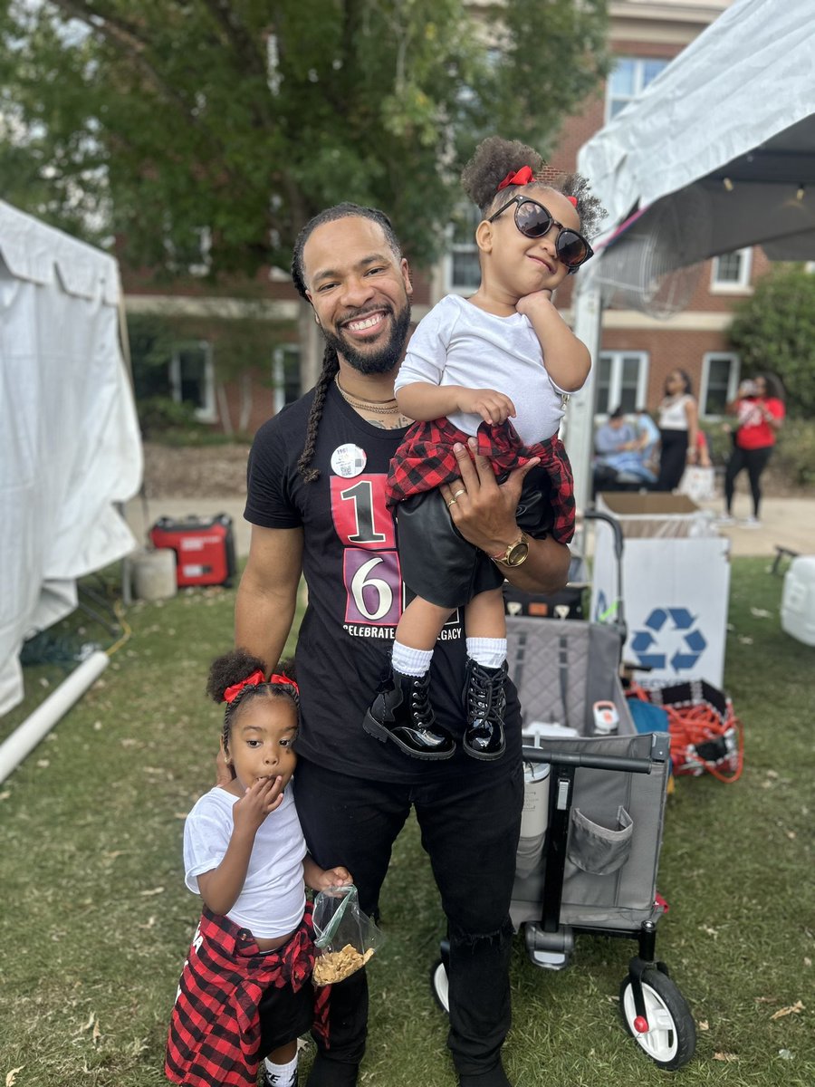 RodLangston's tweet photo. Just hanging out with some of the coolest kids I know. 😌
#UGA#HC2k24 #BALC https://t.co/TEVSdTlLc6