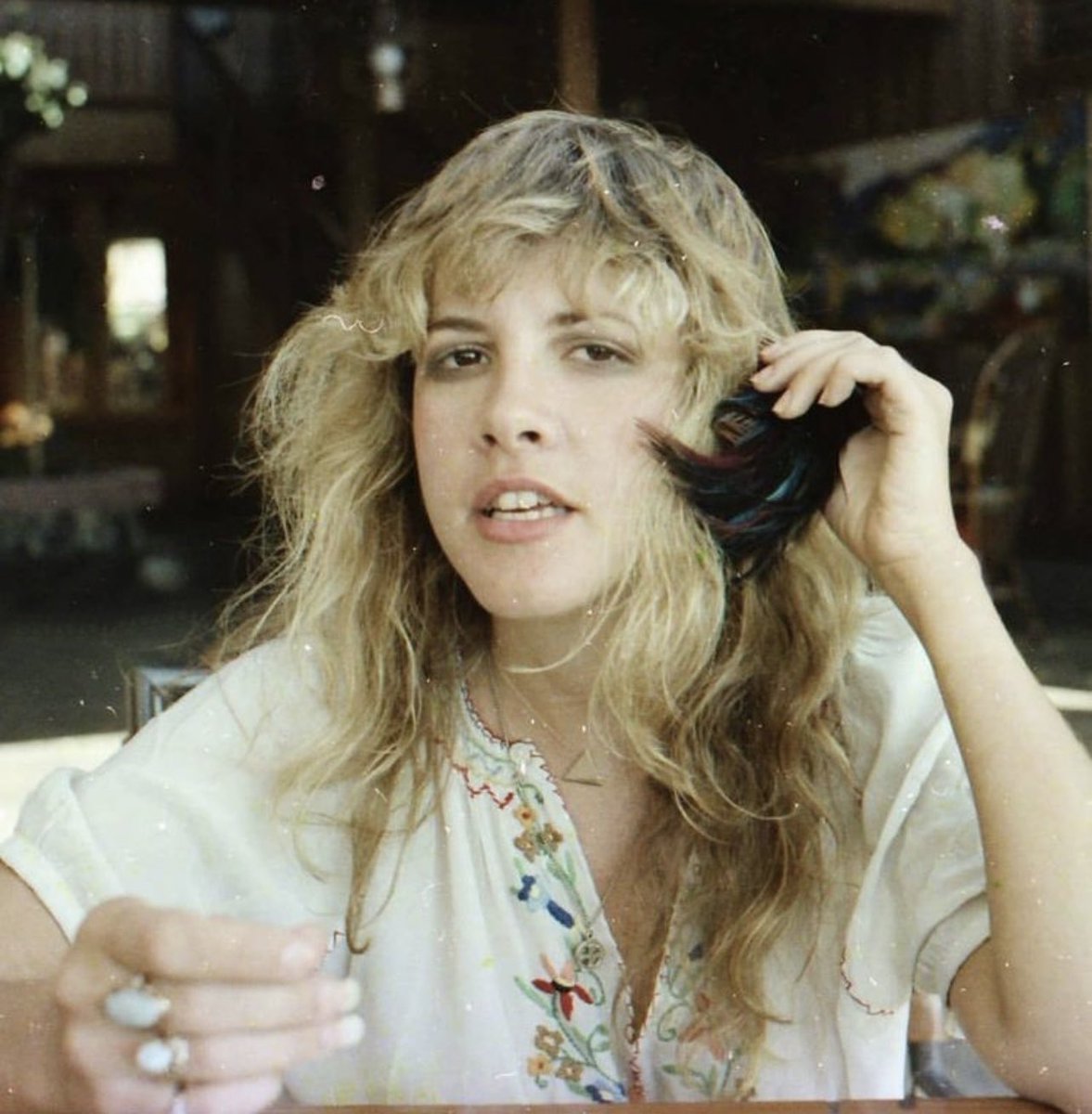 StevieInPhotos's tweet photo. Stevie Nicks, Photographed by Bob West, 1977 https://t.co/LghKtcQut1