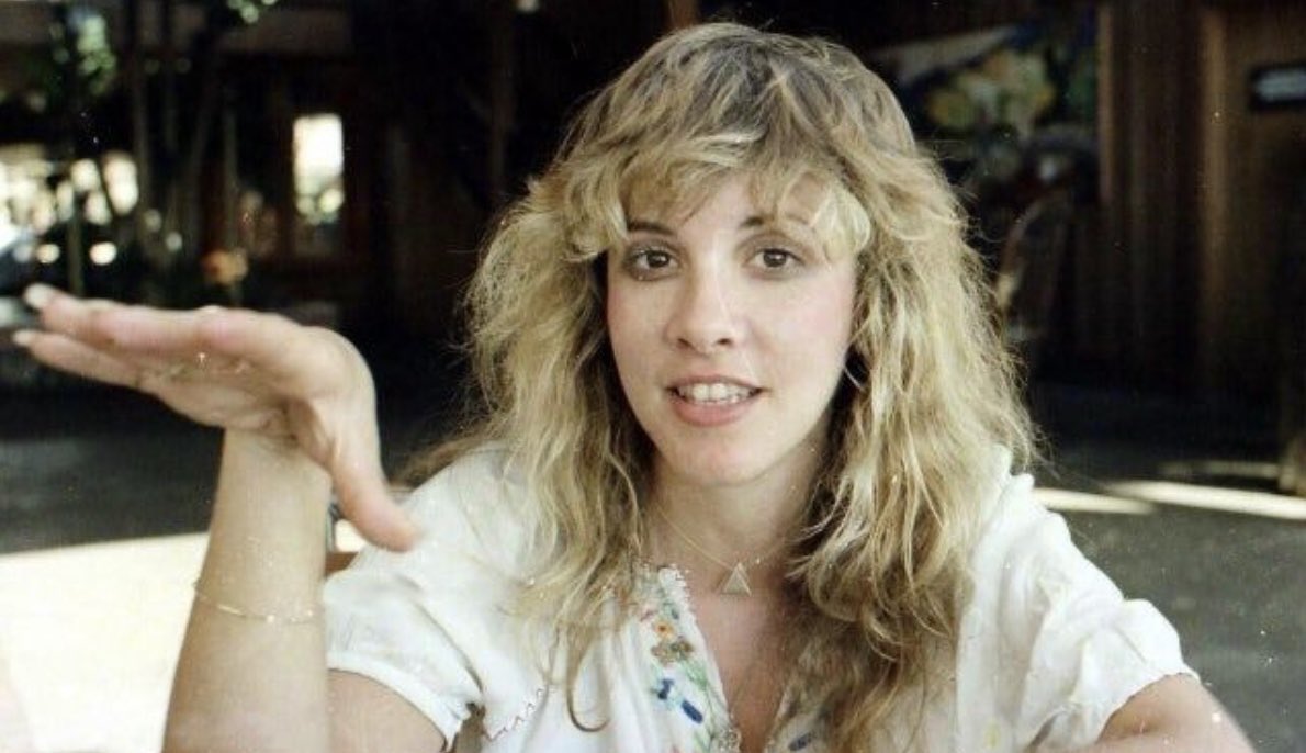 StevieInPhotos's tweet photo. Stevie Nicks, Photographed by Bob West, 1977 https://t.co/LghKtcQut1
