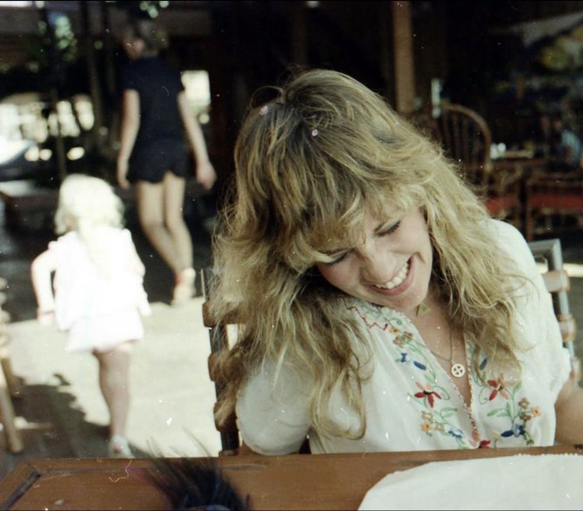 StevieInPhotos's tweet photo. Stevie Nicks, Photographed by Bob West, 1977 https://t.co/LghKtcQut1