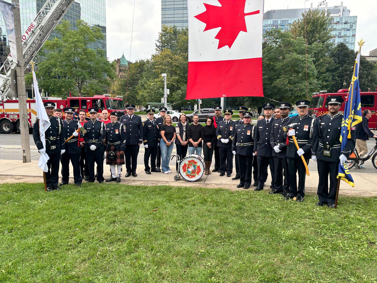 BfesGuard's tweet image. Today at the Ontario Fallen Firefighters Memorial located at Queens Park Toronto, we gathered to honour our fallen. Bfes Capt. Fred’Ted’Beer &amp;amp; FF Michael Foley. We honour their bravery, heroism &amp;amp; sacrifice. We will never forget them &amp;amp; always support their families. #lodd #opffa