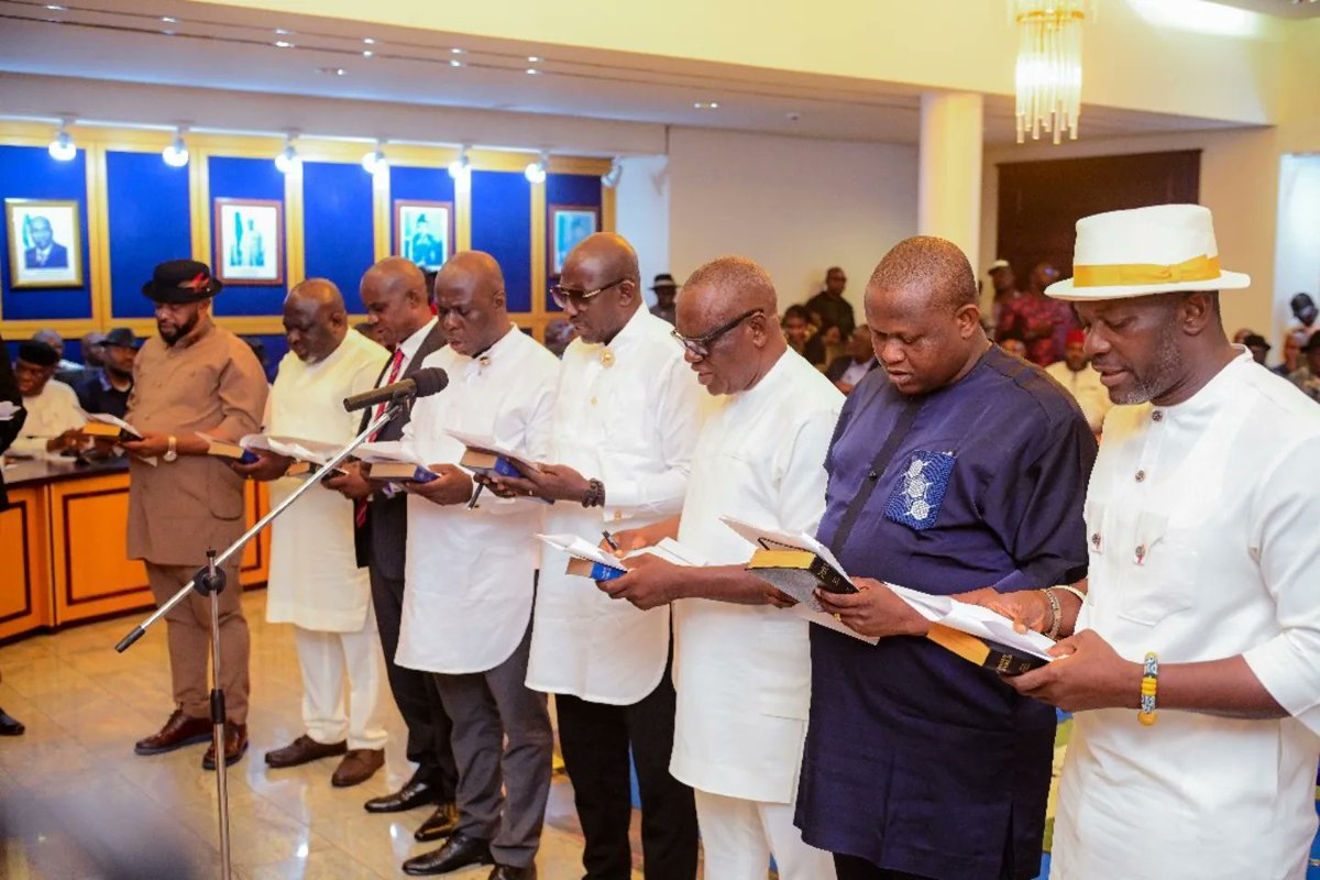 SimFubaraKSC's tweet photo. Today marked a new dawn for Rivers State as we swore in the newly elected local government chairmen. This is a call to serve with the requisite responsibility of uniting and uplifting our people. https://t.co/hHr5blB2N0
