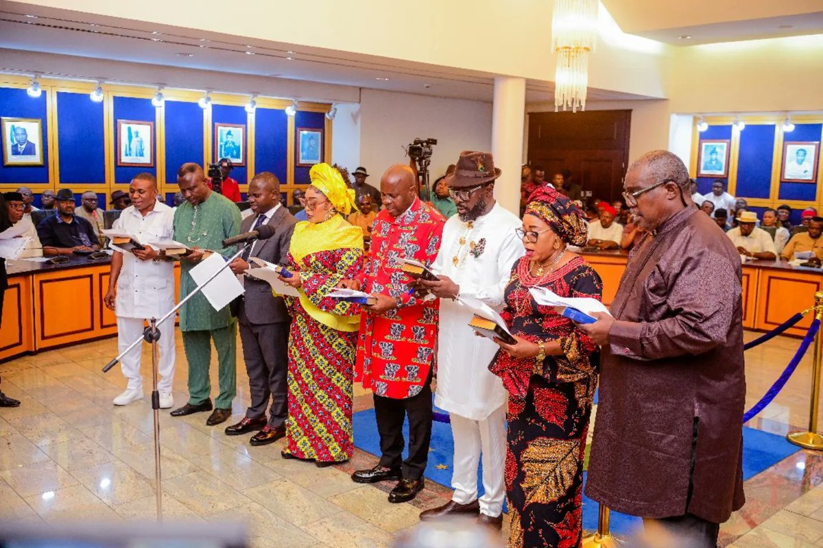 SimFubaraKSC's tweet photo. Today marked a new dawn for Rivers State as we swore in the newly elected local government chairmen. This is a call to serve with the requisite responsibility of uniting and uplifting our people. https://t.co/hHr5blB2N0