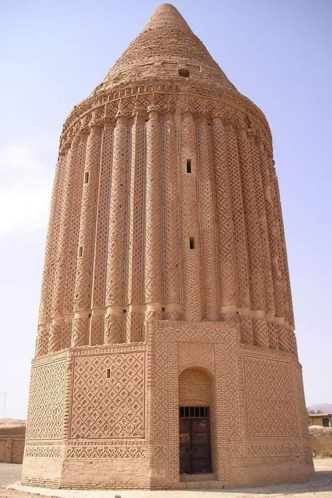 histories_arch's tweet photo. Aliabad Tower, located in the city of Aliabad in Iran, is a historical landmark dating back to the Safavid era. This brick structure is known for its cylindrical shape and stands as one of the significant architectural relics in the region. The tower is often associated with defense and lookout purposes, offering insights into the military and architectural ingenuity of the time.

The tower's design is characteristic of Persian architecture, with intricate brickwork and minimal decorative elements. Its strategic location would have made it an important site for monitoring movements in the surrounding area, possibly along trade routes or during times of conflict.

#archaeohistories