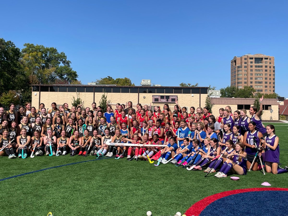Members of the Sion FH team joined in a coaching clinic with Kylie Kelce today! Hopefully picked up a few skills! 🏑🇺🇸
