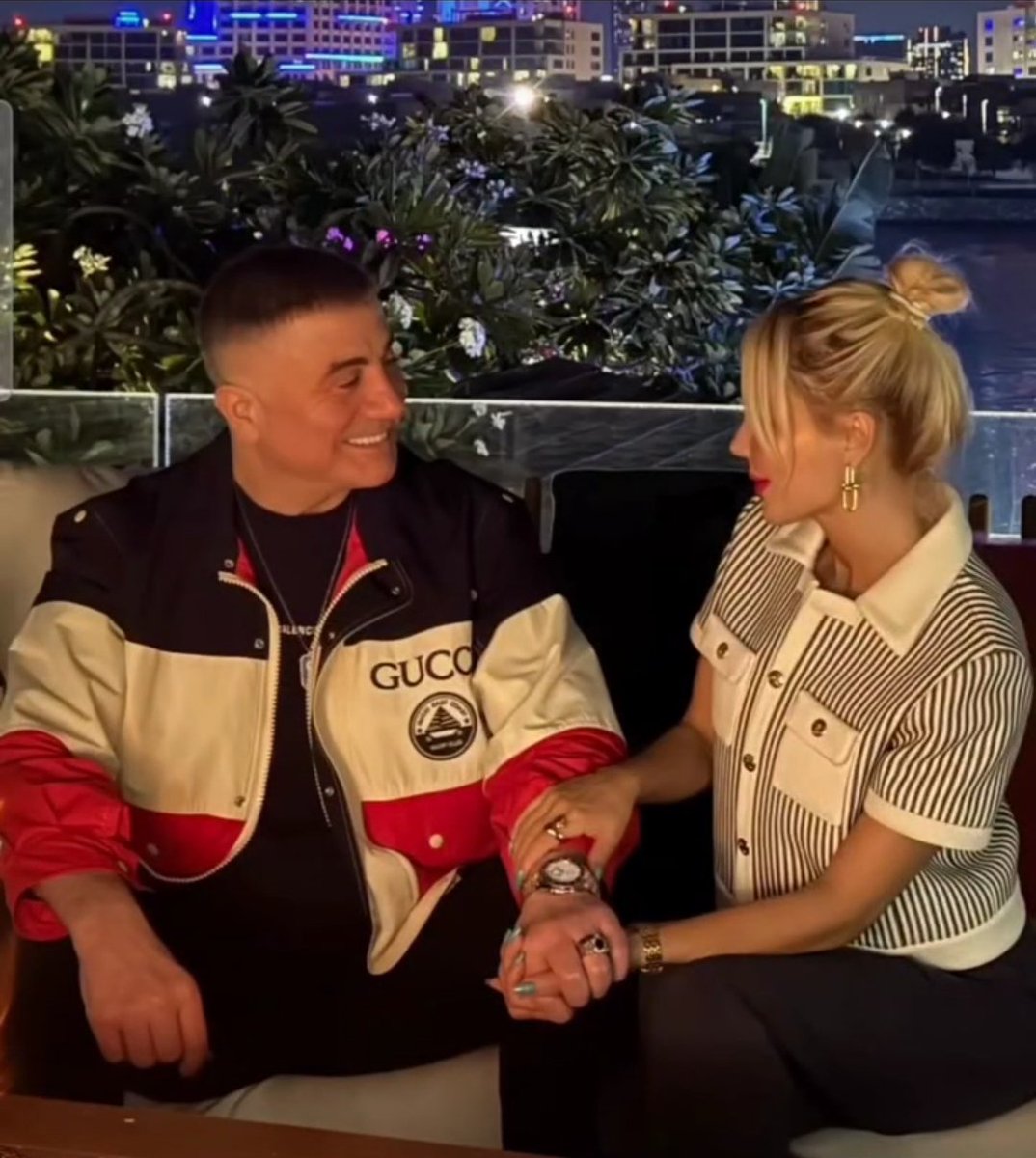 Yarının bugünden daha güzel olacağına dair umudunu hiç kaybetme...

Bir Umuttur Yaşamak 🇹🇷

REİS <a href="/sedat_peker/">Sedat Peker</a> #ÖzgePeker 💐