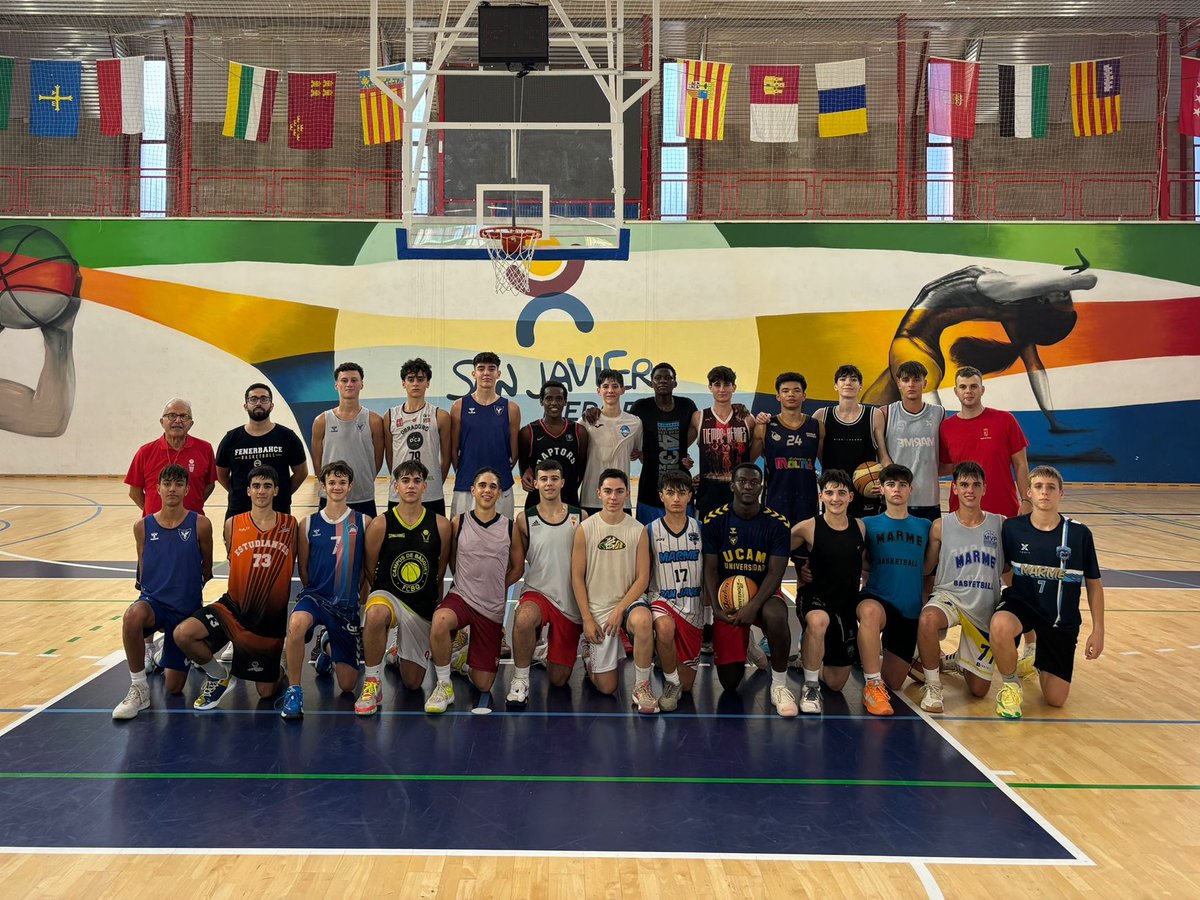FBRegionMurcia's tweet photo. San Javier acogió, con los brazos abiertos, la primera sesión de trabajo de nuestras Pre-Selecciones U14 y U16 ❤️

La localidad costera acogió, este domingo, el primer entrenamiento con la vista puesta en el Campeonato de España de Selecciones Autonómicas Infantil y Cadete 🇪🇸 https://t.co/Q1XmVQQ4g4