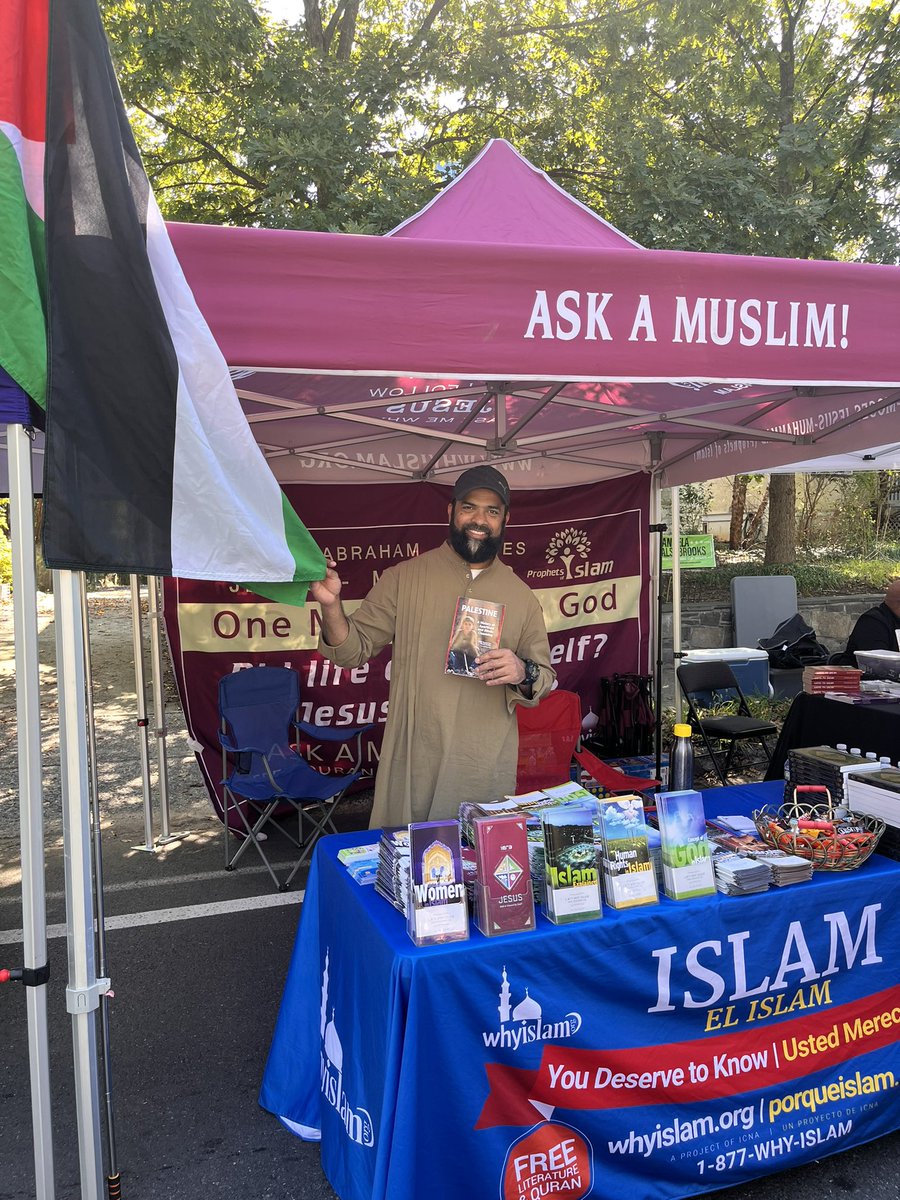 ward4sophia's tweet image. Had a blast hanging with neighbors at the ANC4B &amp;amp; Takoma Park MD border! Big thanks to @Evan_Yeats for keeping the ANC4B booth rocking! 🗳️ Don’t forget to register to vote, support small businesses, and shop local! Every bit counts! 💫 #ANC4B #ShopLocal #GetOutTheVote