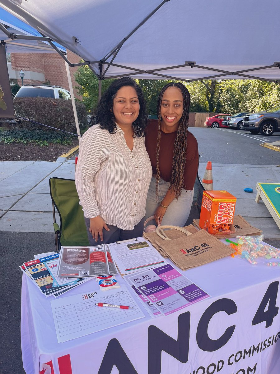 ward4sophia's tweet image. Had a blast hanging with neighbors at the ANC4B &amp;amp; Takoma Park MD border! Big thanks to @Evan_Yeats for keeping the ANC4B booth rocking! 🗳️ Don’t forget to register to vote, support small businesses, and shop local! Every bit counts! 💫 #ANC4B #ShopLocal #GetOutTheVote