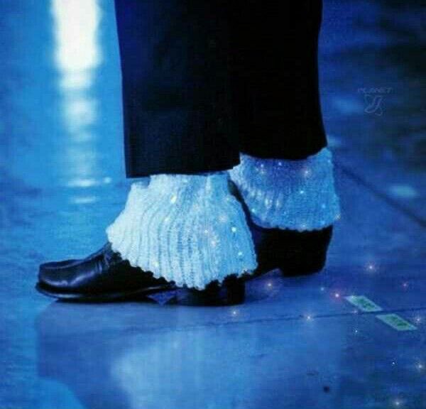 t is SEEING BTS 🌻 tweet media