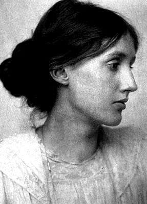 santaelsy's tweet photo. “Hay un tipo de tristeza que viene de saber demasiado, de ver el mundo como realmente es. Es la tristeza de entender que la vida no es una gran aventura, sino una serie de pequeños e insignificantes momentos"

             ~Virginia Woolf🥀~. https://t.co/5dvHlx6i4k