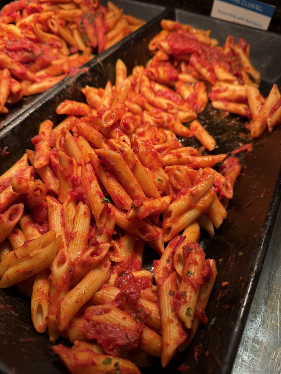 Mmmm look at the lovely food offerings in <a href="/British_Airways/">British Airways</a> LAS/Las Vegas lounge. Oh and it’s stuffy and devoid of natural light. Zero gluten free options.