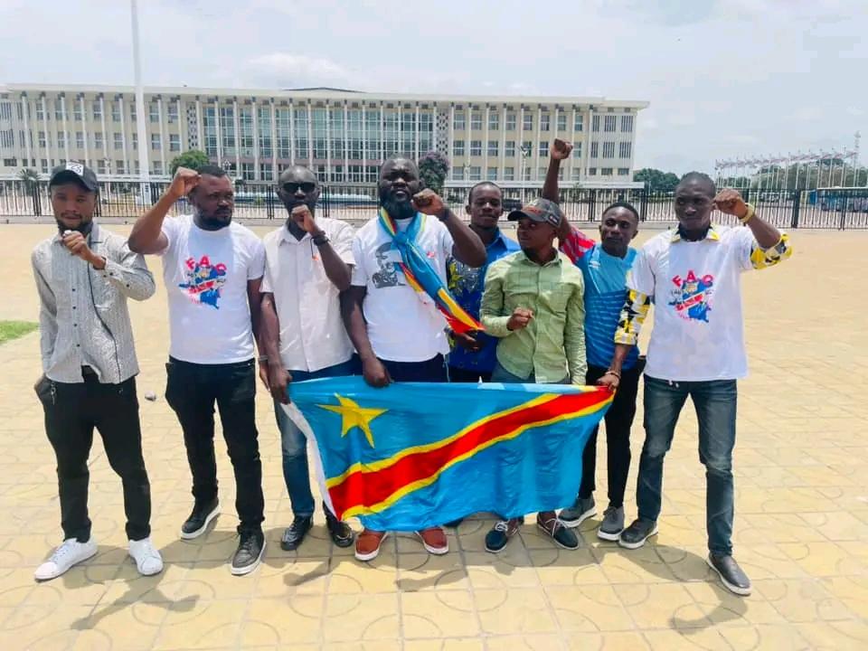 BisoPeupleRDC01's tweet photo. #Lutte : nous sommes heureux de vous annoncer la mise en place du chapitre de l’international #antifasciste en République Démocratique du Congo au sein duquel notre leader @KasongoIlunga01 occupe le poste de #Secrétaire.
#antifascisme #bisopeuple
@chauffeur243
@JPCongolais https://t.co/j1219ag9jQ