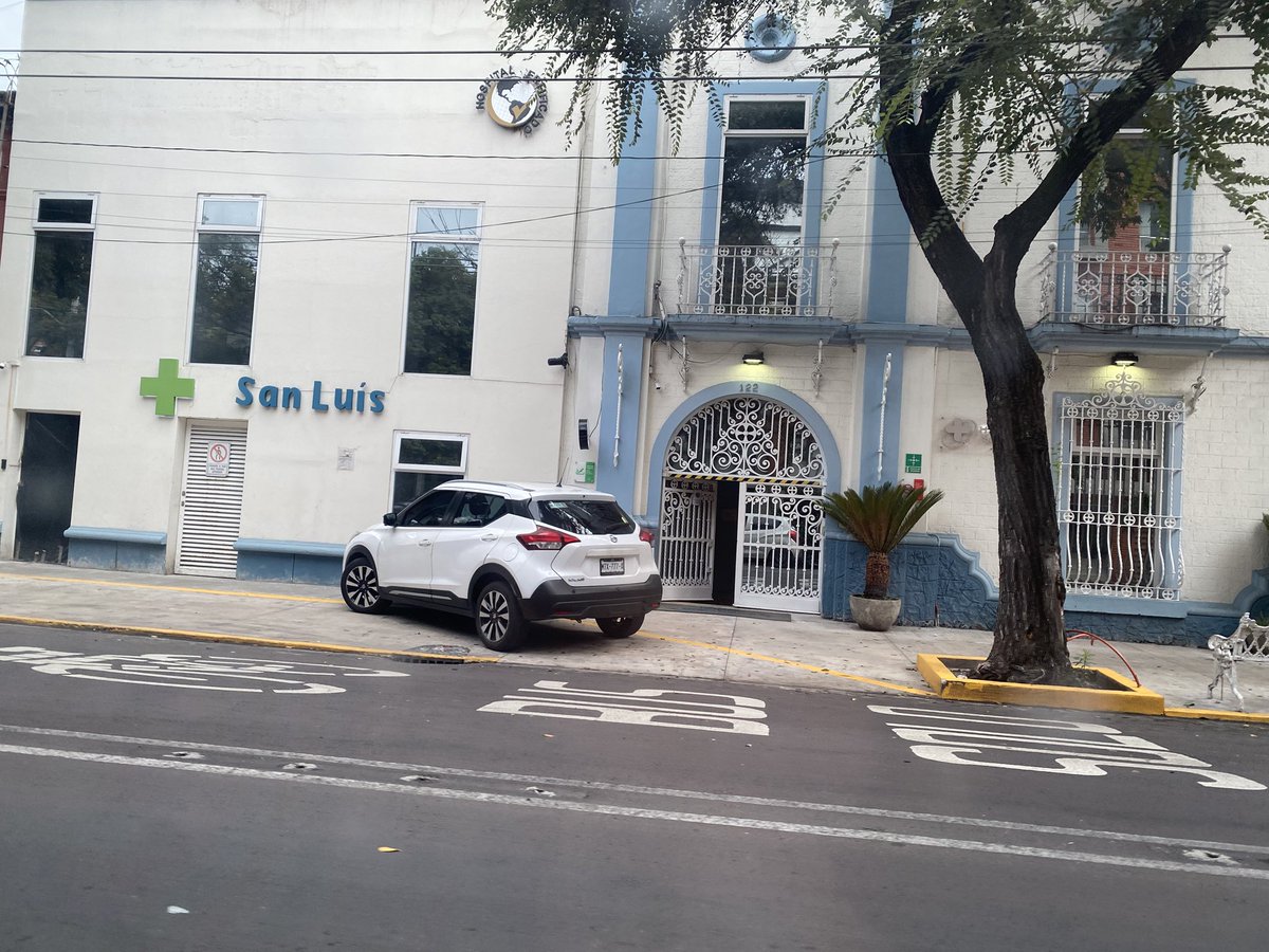 Auto estacionado en la banqueta Av San Luis Potosí casi Jalapa <a href="/LaRomaDF/">Colonia Roma 🚲</a> favor de multar y retirar <a href="/UCS_GCDMX/">Unidad de Contacto del Secretario SSC CDMX</a> <a href="/OVIALCDMX/">OVIAL_SSCCDMX</a> <a href="/SSC_CDMX/">SSC CDMX</a> <a href="/PabloVazC/">Pablo Vázquez Camacho</a>
