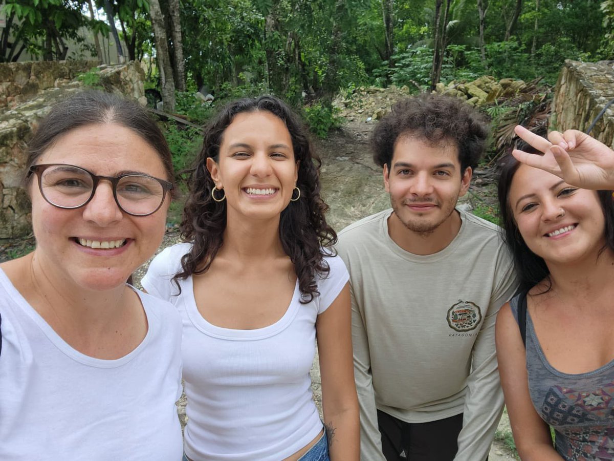 🌋Una erupción volcánica es capaz de crear nuevos relieves, espacios fértiles y diversos que permiten y nutren la vida, una manifestación de fuerza que origina y transforma el territorio. 

Algo se avecina...

🧭#Archipiélago pódcast. Segunda temporada.