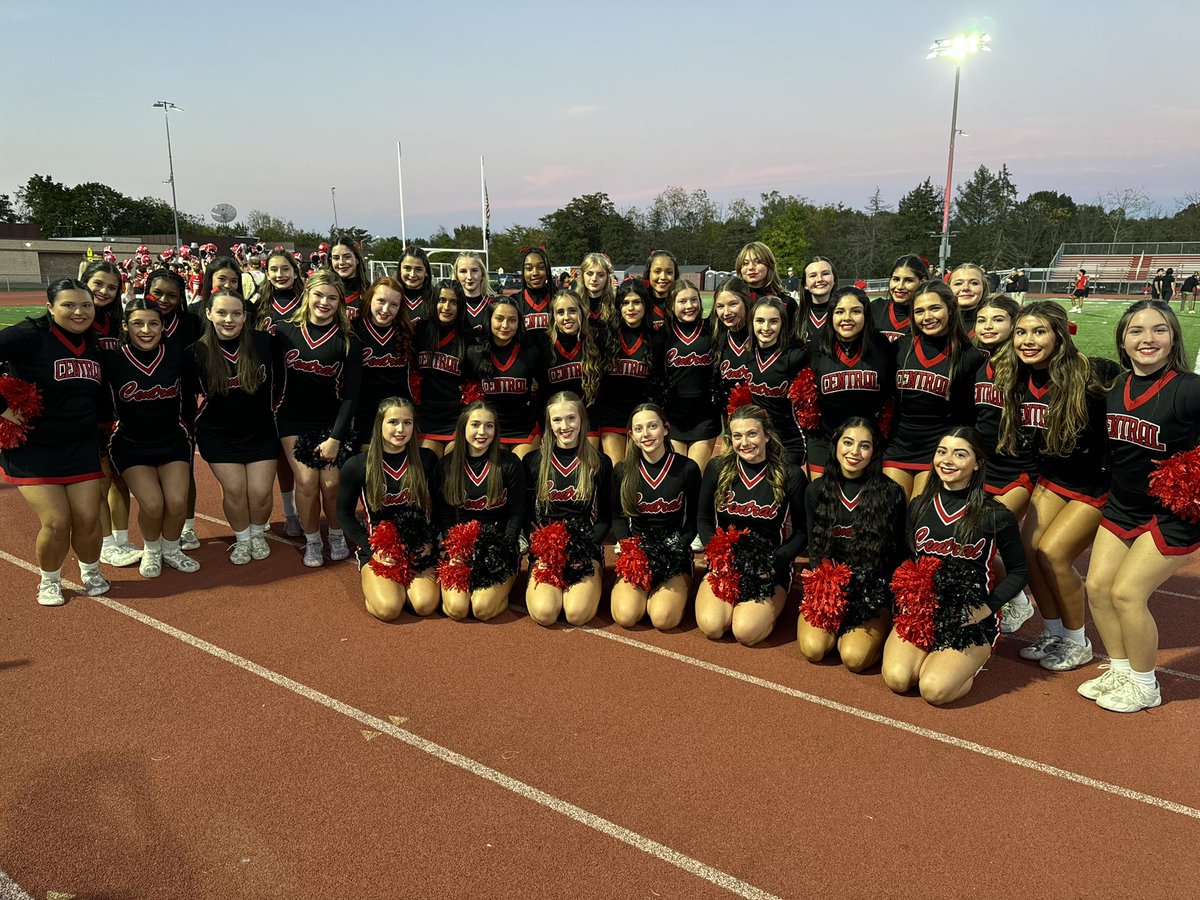 HC__Cheer's tweet photo. That’s a wrap on Homecoming! Such a fun spirit week, pep rally, and game (and a Central win!)🏈📣🤘🏼 https://t.co/0uH8zu6RyP