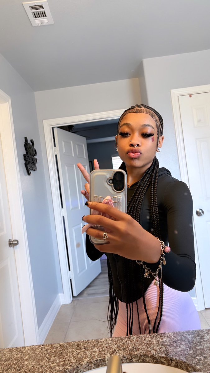 saylibitxh's tweet image. teaaa asf