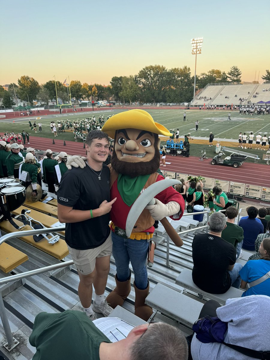 skyler_slaton's tweet photo. Thank you @Miners_FB for the great game day visit I really enjoyed getting to watch the miners compete and dominate! Go miners!! @CoachOeser @CoachPoe1914 @OzarkMntConf @CoachBJones95 @BearHafner @JPRockMO @BransonFootball https://t.co/71weveUSCX