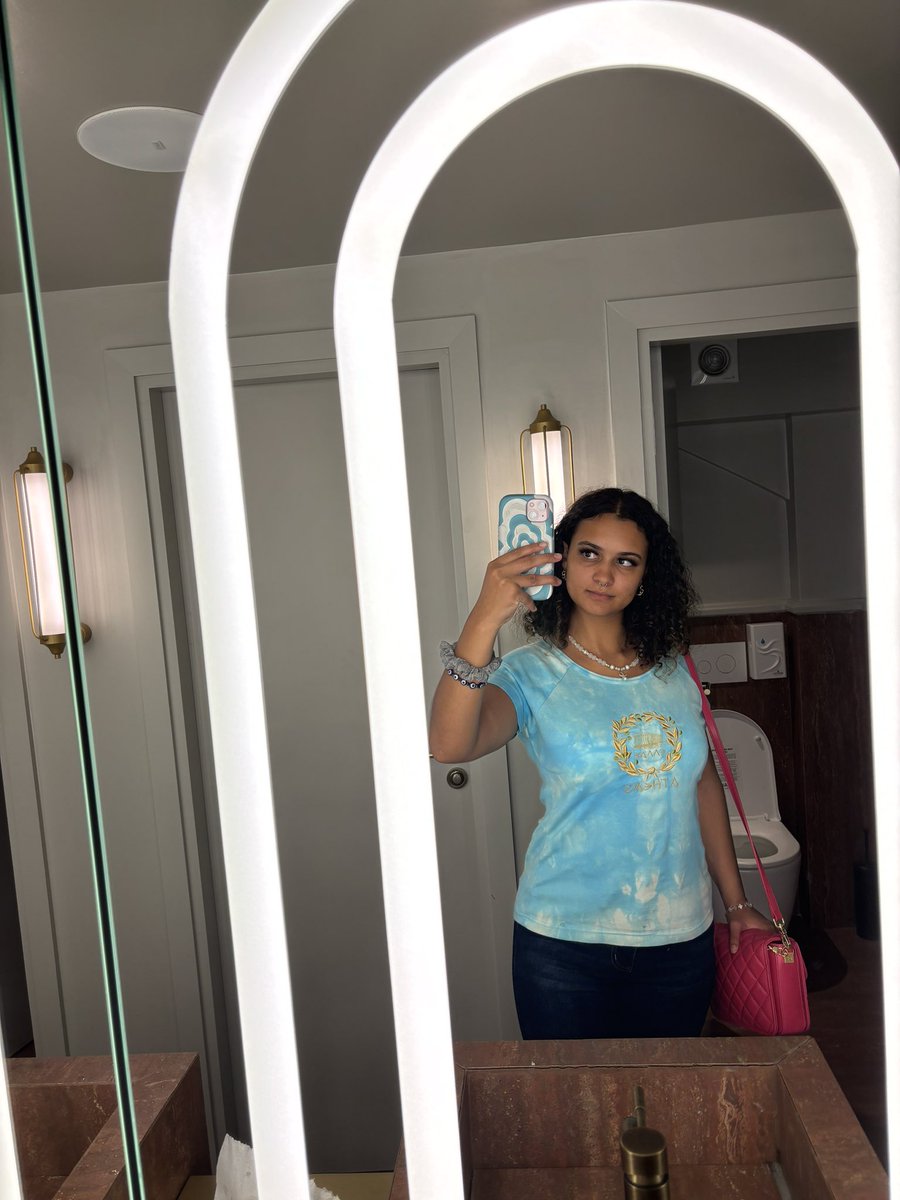 Mahree_ah00's tweet photo. Over the seas🩵🌙 https://t.co/aI6iHK1Miy