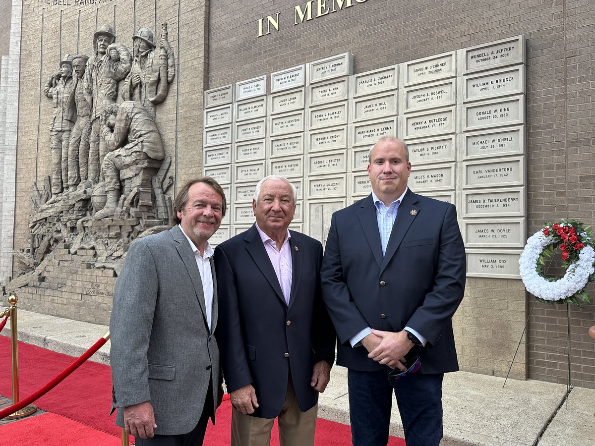 mjtomek's tweet photo. Attended the annual @memfire Memorial Service honoring the 57 who paid the ultimate sacrifice.  Thankful for @mffa1784 for the financial gift to build the wall many years ago and its continued support to maintain it. #iaff https://t.co/jzRHEa3YgT