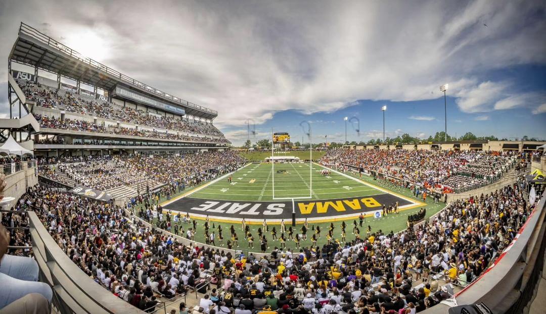 HBCUSports1's tweet photo. Alabama State University Homecoming standing room attendance against Florida A&amp;M 33,573 highest HBCU on Campus of 2024
* The stadium's current capacity sits at 26,500 https://t.co/hDZZddmCac