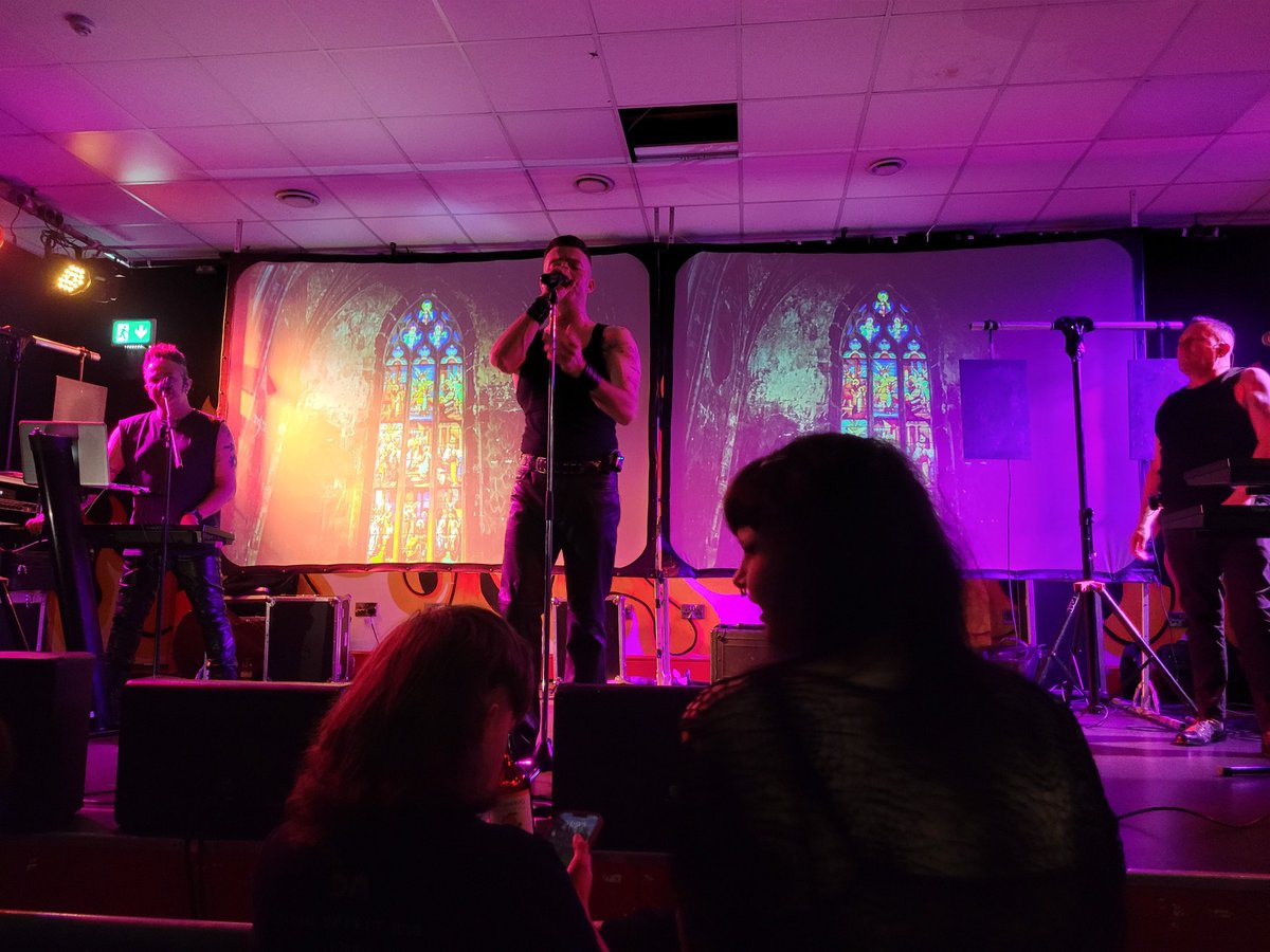 Damian_Quinn666's tweet photo. A few from last night's Depeche Mode tribute. The Devout were as close as to the real thing as musically and visually possible. Just excuse the drunken sing along. ๐ค๐ถ
#thedevout #depechemode https://t.co/4ydOe4vnmq