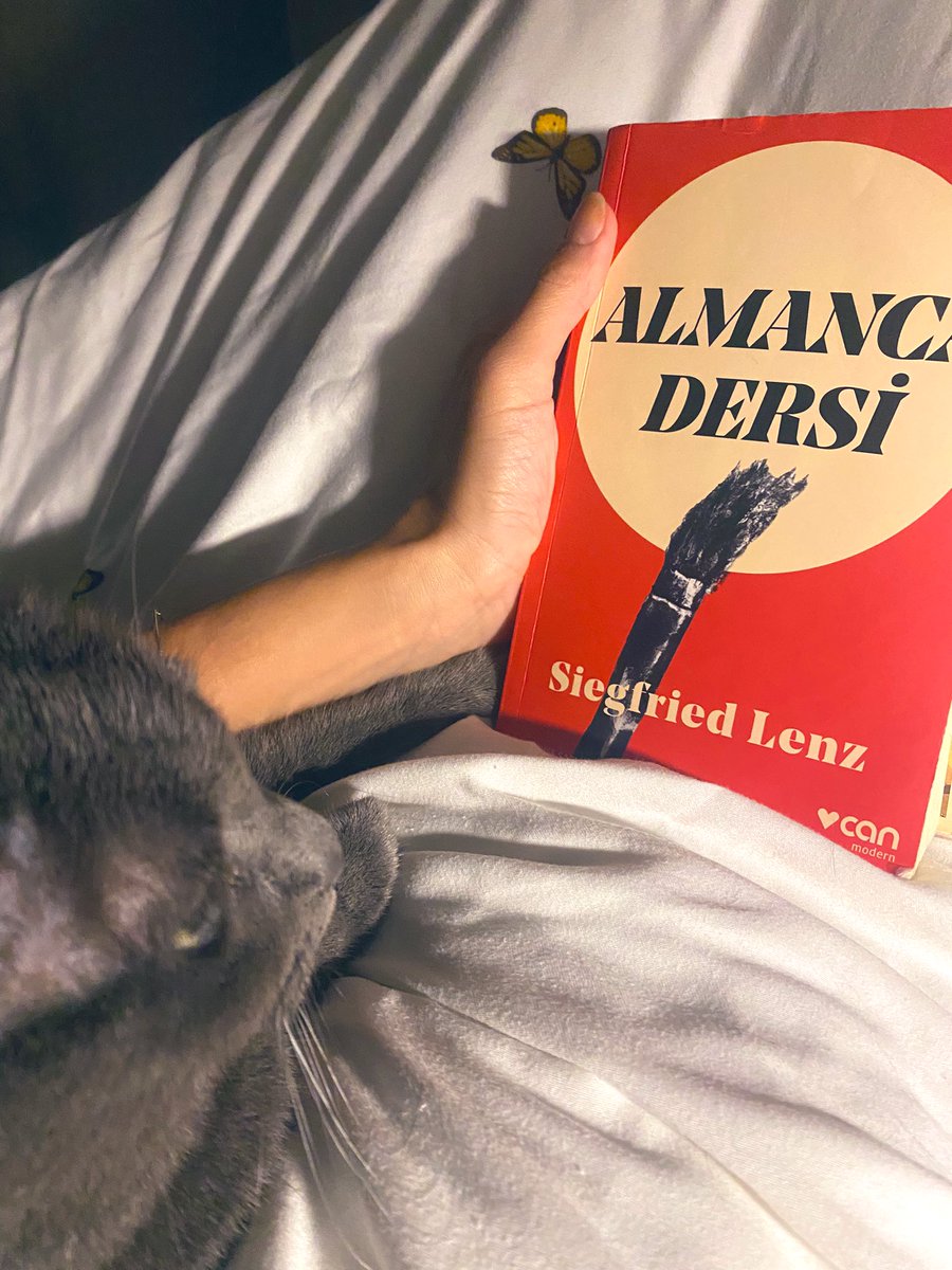 deyebek's tweet photo. Sonuçta bir direğin altında bir sigara içtim, izmariti yere gömdüm ve gitmeden önce ıslak kuma “bok” yazdım. https://t.co/qbeNuQ7f8D