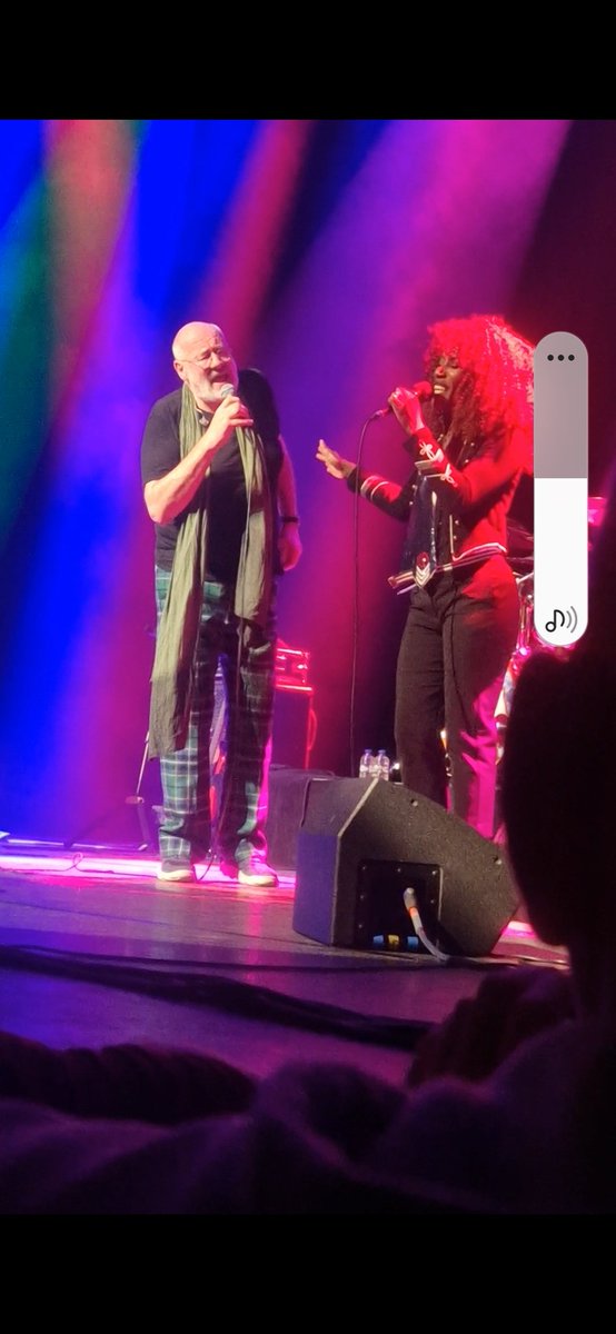 samtwintig's tweet photo. Mijn grote muziek held.
Thank you @FishDerekDick 
Een topavond in de oosterpoort Groningen. 
#roadtotheislestour https://t.co/aJh0OK3QVQ
