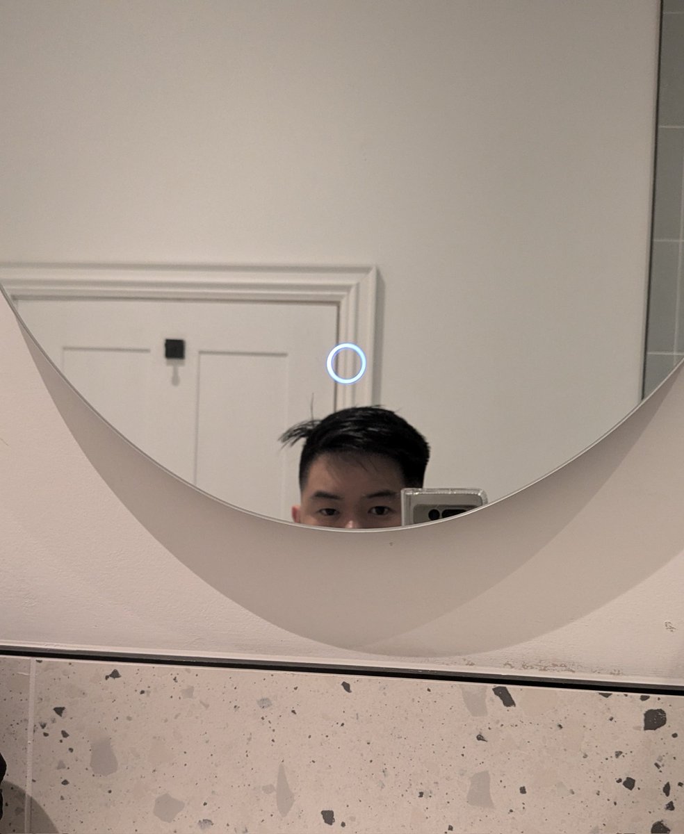 Pithecomehere's tweet image. Tf is this
I'm standing straight up