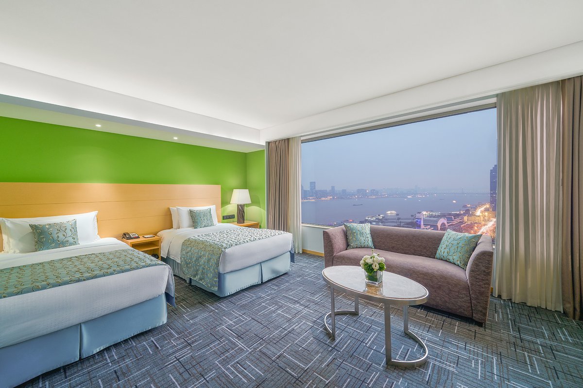 Kore_Studios's tweet photo. Hotel room photography for the Marco Polo Hotel in Wuhan. We had a tremendous time shooting the renovations for the @marcopolohotels and are already looking forward to our next project! 

#hotelphotographer #interiorphotography #hospitality https://t.co/vWANrJ7eTR