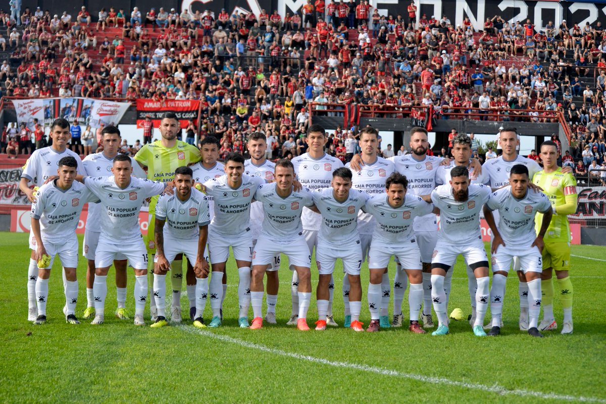 San Martín de Tucumán 🔴⚪️ de Diego Flores:

📌En la final por el ascenso a Primera
📌12 puntos de diferencia con el segundo de su zona y 23 puntos de diferencia con el tercero restando 3 fechas.
📌Equipo con más puntos de los 38 que integran el torneo.
📌Único con 23 victorias